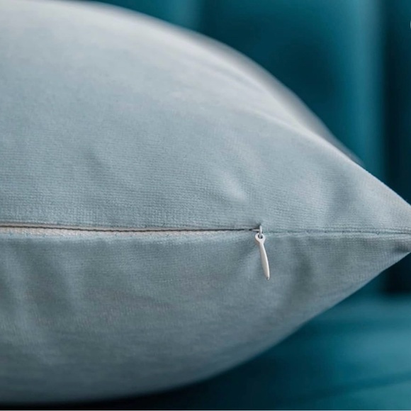 24 x24 Velvet Throw Pillow Covers Only NWT - Picture 2 of 5